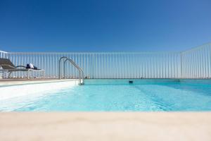 Sundlaugin á Huge Pool In Mosta Ph - By Homely Malta eða í nágrenninu