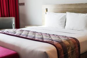 Postel nebo postele na pokoji v ubytování FORTUNE ATRIUM HOTEL