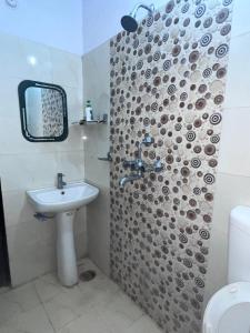 Kashi Anadam HomeStay tesisinde bir banyo