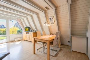 Posezení v ubytování Ferienwohnpark Immenstaad am Bodensee Nurdachhaus Typ 7 ND 66