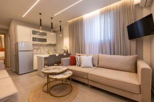 a living room with a couch and a kitchen at Vila Murati in Ksamil