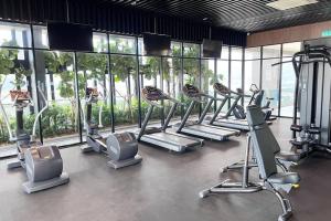 Fitness centrum a/nebo fitness zařízení v ubytování Georgetown Karpal Singh SkyPool 3 car park Family & Baby-Friendly 10 pax Luxury Suite