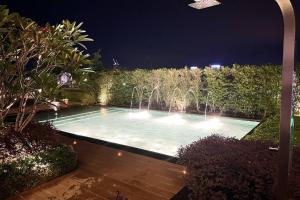 Bazén v ubytování Georgetown Karpal Singh SkyPool 3 car park Family & Baby-Friendly 10 pax Luxury Suite nebo v jeho okolí