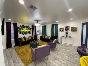 Gallery image of MardiGras Modern 4bedrm Home Wi-Fi free parking in New Orleans