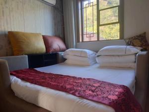 A bed or beds in a room at Tianjin Huangyaguan Great Wall Home Hotel