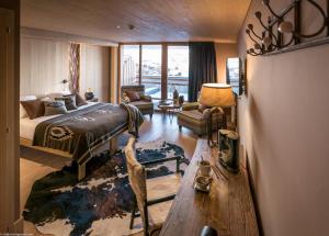 a bedroom with a bed and a living room at Le Taos in Tignes +74 photos