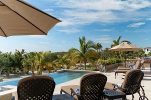 Het zwembad bij of vlak bij Phenomenal Oceanview Villa in Puerto Los Cabos