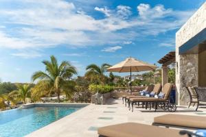 Piscina de la sau aproape de Phenomenal Oceanview Villa in Puerto Los Cabos