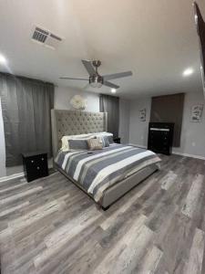 a bedroom with a bed and a ceiling fan at Modern 3 bedrm 5 mins 2 airport free parking wi-fi in Kenner