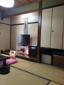 TV a/nebo společenská místnost v ubytování Yuzawa Hotel