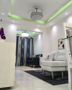 a living room with green lights on the ceiling at Aparta air in Pantoja