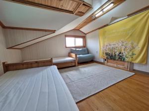 Postel nebo postele na pokoji v ubytování Tree House Guesthouse