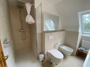 Ένα μπάνιο στο Ferienwohnung Hohenheide +3 φωτογραφίες