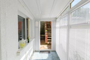 Afbeelding uit fotogalerij van Modern House near Washeries Park in Nant-y-moel +14 foto's