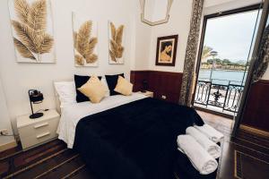 a bedroom with a black and white bed and a window at Verso Oriente in Brindisi