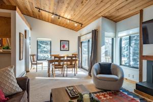 Χώρος καθιστικού στο Ridge Condo 2660