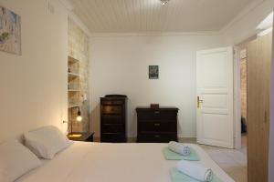 A bed or beds in a room at The Village Cottage - Benitses