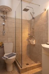 A bathroom at The Village Cottage - Benitses