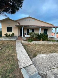 a house with a pathway in front of it at HeleNik Holiday House in Halikounas +5 photos