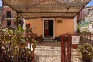 The building in which the holiday home is located