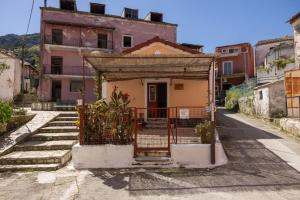 The building in which the holiday home is located