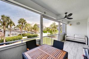 Gallery image of Waterfront Marco Island Condo Less Than quarter Mi to Beach! in Marco Island +21 photos