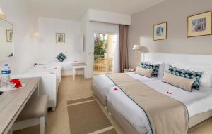 Postel nebo postele na pokoji v ubytování Iliade Aqua Park - All Inclusive
