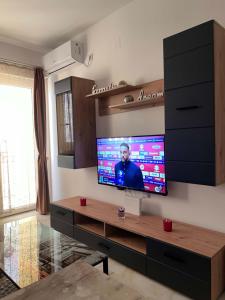 TV a/nebo společenská místnost v ubytování Angel Apartment Srebrno jezero