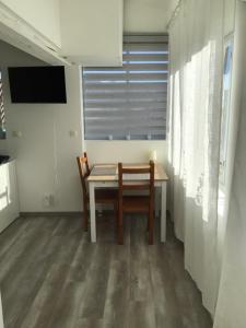 Télévision ou salle de divertissement dans l'établissement La maison Anaïa