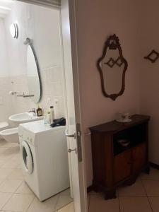 Koupelna v ubytování Bilocale Inzani