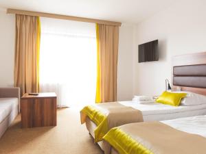 Łóżko lub łóżka w pokoju w obiekcie Hotel Beskidian