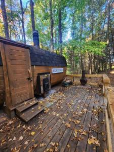 Gallery image of Dingle Run Lodge at Sir Sam's in Haliburton