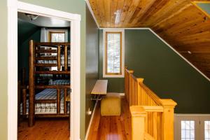 Gallery image of Dingle Run Lodge at Sir Sam's in Haliburton