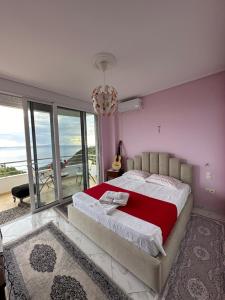 Ένα ή περισσότερα κρεβάτια σε δωμάτιο στο Selami Sea View Apartments