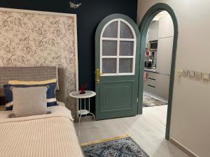 Säng eller sängar i ett rum på بالبيت B-LBAIT Al-Madina
