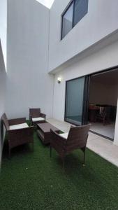 Gallery image of León Casa Privada Benevento Estadio+Explora+Feria in Sofía +21 photos