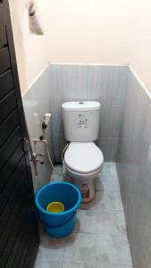 A bathroom at Ganendra Syari'ah Guesthouse