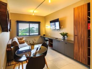 a living room with a table and a couch at Tribu San Martin Chapultepec in Guadalajara