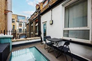 Swimming pool sa o malapit sa Trendy Rooms Spitalfields