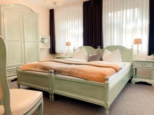 Postel nebo postele na pokoji v ubytování Altstadt-Hotel + 37 fotografií