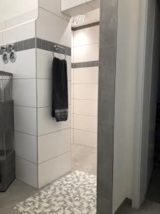 a bathroom with a shower with a black towel at Ferienwohnung Alex in Kirchenlamitz