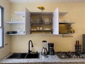 a kitchen with a sink and a counter top at Hermosa suite 2 cerca de todo in Guayaquil