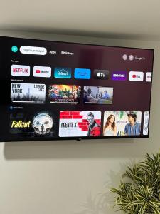 TV a/nebo společenská místnost v ubytování 33 HOTEL BOUTIQUE