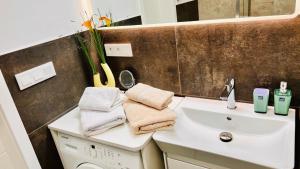 Koupelna v ubytování RESIDENCE KOLONADA 60 square meters 2 rooms Apartment in best Location direct at famous Colonnade and Singing Fountain