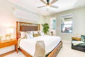 Ένα ή περισσότερα κρεβάτια σε δωμάτιο στο Luxe Home in Punta Gorda with Pool Canal Views! +35 φωτογραφίες