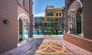 a view of a pool from the courtyard of a building at Condo Arcadia Beach jomtien pattaya in Pattaya South
