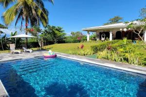 Πισίνα στο ή κοντά στο Casa Zenn Villa Homestay +29 φωτογραφίες