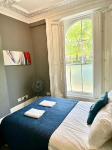 a bedroom with a bed with two towels on it at Elegant 2 Bedroom Apartment in Central London in London