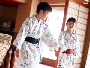 Hosté ubytování Izuito Onsen Daitokan + 32 fotografií