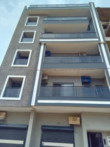 a tall building with windows and a balcony at Dakar Creek in Dakar